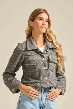 JAQUETA ALPACA COM BOLSOS E ABOTOAMENTO PRETO P