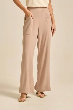 CALÇA EM LINHO ARIZONA RETA COM BOLSO E RECORTE FRONTAL CASTOR M