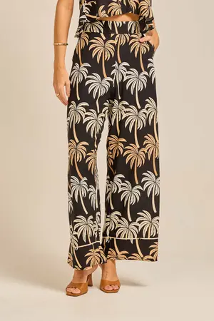 CALÇA RETA EM VISCOSE ESTAMPADA BARRADA COM BOLSO E DETALHE DE VIVO LISO NA BARRA ILHA NOITE P