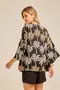 KIMONO BÁSICO VISCOSE ESTAMPADA BARRADA COM RECORTE E FAIXA PARA AMARRAÇÃO