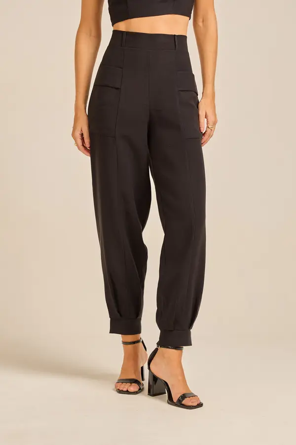 CALÇA CENOURA EM ALFAIATARIA