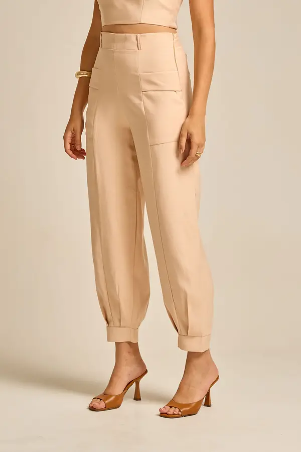 CALÇA CENOURA EM ALFAIATARIA