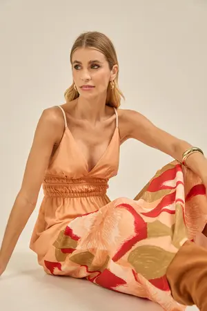 VESTIDO LONGO COM DECOTE V FLOR DE RUBI M