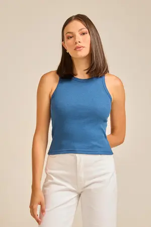 REGATA BÁSICA EM RIBANA CANELADA COM DECOTE REDONDO AZUL JEANS G