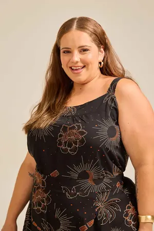 BLUSA VISCOSE ESTAMPADA COM ALÇA LARGA E RECORTE NO DECOTE  SOL DA MEIA-NOITE ESCURO G2