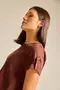 BLUSA BÁSICA EM TWILL COM MARTINGALE E BOTÃO