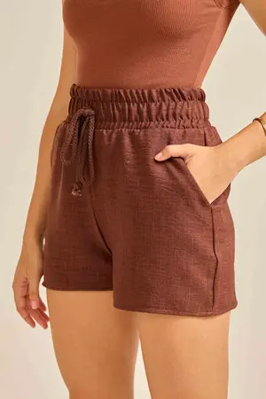 SHORT EM WOVEN LERIS TWILL COM CÓS LARGO E CADARÇO CRÚ MARROM CAFÉ G