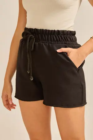 SHORT EM WOVEN LERIS TWILL COM CÓS LARGO E CADARÇO CRÚ PRETO G
