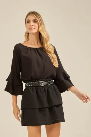 BLUSA VISCOSE LISA COM MANGA 3/4 E BABADO PRETO M