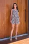 CAMISETA VISCOSE ESTAMPADA COM DECOTE