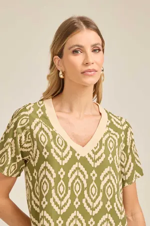 BLUSA BÁSICA VISCOSE ESTAMPADA COM GOLA RETILÍNEA VENEZA VERDE P