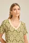 BLUSA BÁSICA VISCOSE ESTAMPADA COM GOLA RETILÍNEA