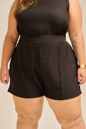 SHORT BÁSICO COM NERVURA EM WOVEN LERIS TWILL