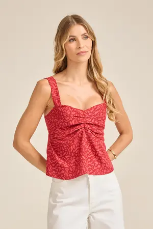 CAMISETA COM PREGAS ONÇA-PARDA CARMESIM P