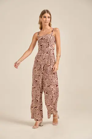 MACACÃO PANTALONA COM RECORTE FLORENÇA ESCURA G