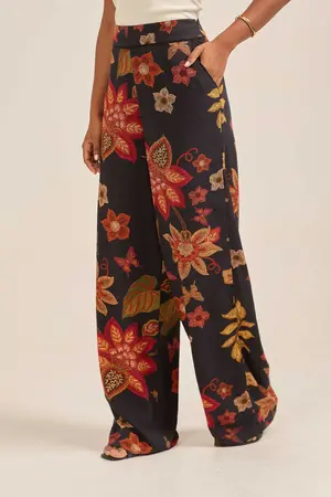 CALÇA COM VIVO CAMPO DE BORBOLETAS G
