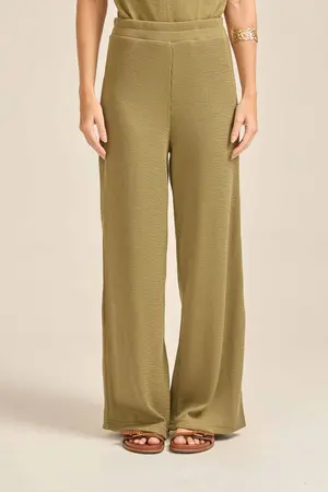 CALÇA PANTALONA BÁSICA EM CANELADO ONDAS