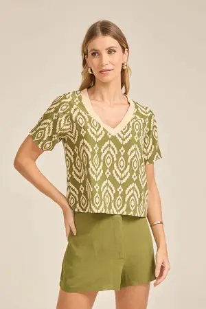 BLUSA BÁSICA VISCOSE ESTAMPADA COM GOLA RIBANA CANELADA VENEZA VERDE P