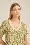 BLUSA BÁSICA VISCOSE ESTAMPADA COM GOLA RIBANA CANELADA