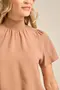 BLUSA VISCOSE LISA COM GOLA ALTA DE LASTEX E MANGA CURTA BUFANTE