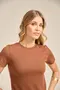 BLUSA BÁSICA EM CANELADO ONDAS