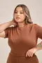 BLUSA BÁSICA EM CANELADO ONDAS