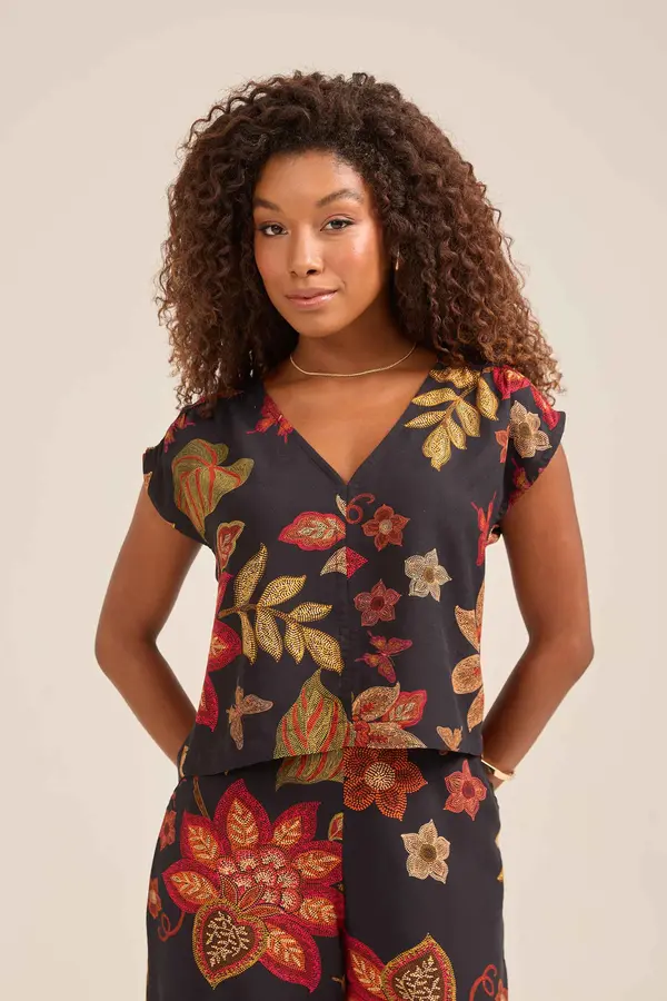 BLUSA MANGA MORCEGO COM FRANZIDO NO OMBRO E DECOTE V