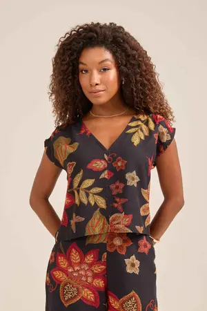 BLUSA MANGA MORCEGO COM FRANZIDO NO OMBRO E DECOTE EM V CAMPO DAS BORBOLETAS G