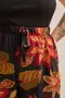 CALÇA RETA VISCOSE ESTAMPADA COM CORDINHA DE VIÉS