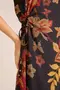 VESTIDO ASSIMÉTRICO VISCOSE ESTAMPADA COM RECORTE E AMARRAÇÃO NA LATERAL