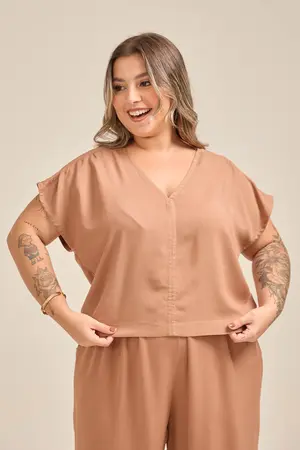 BLUSA MANGA MORCEGO COM FRANZIDO NO OMBRO E DECOTE EM V BEGE G1