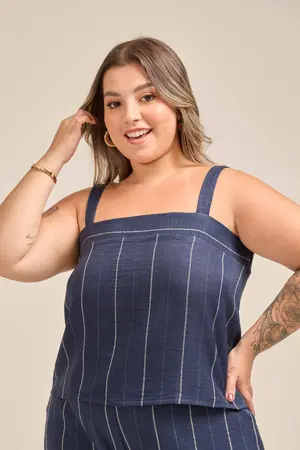CAMISETA EM LERIS TWILL STRIPES COM ALÇA E RECORTE NO DECOTE MARINHO G2