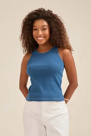 REGATA BÁSICA EM RIBANA CANELADA AZUL JEANS P