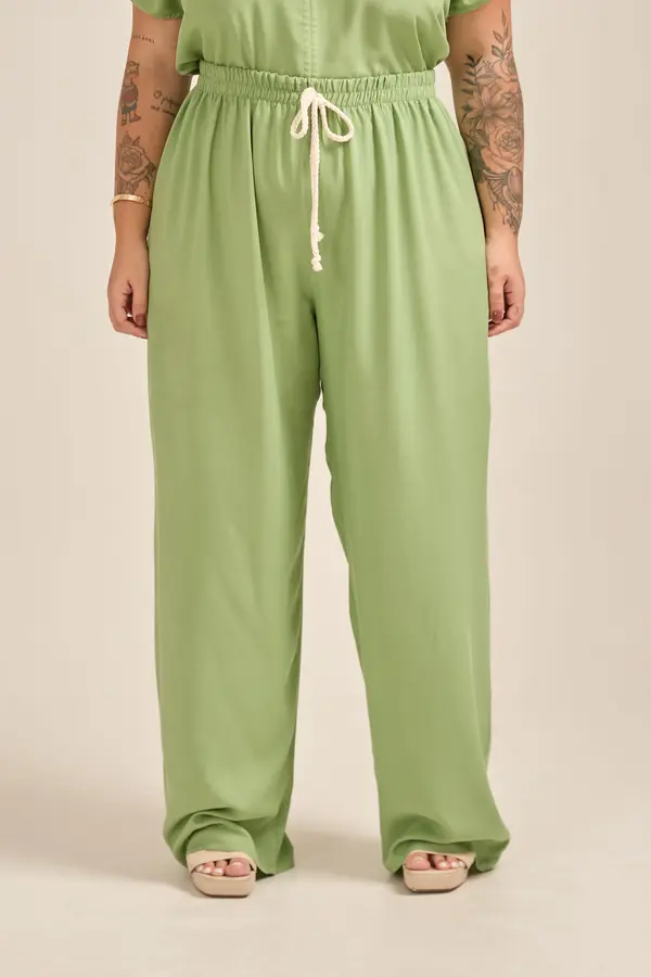 CALÇA RETA BÁSICA VISCOSE LISA COM CADARÇO