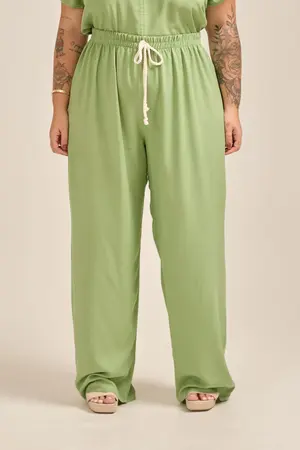 CALÇA RETA BÁSICA VISCOSE LISA COM CADARÇO VERDE G2