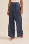CALÇA LERIS TWILL STRIPE COM DETALHE NA BARRA