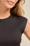 VESTIDO MIDI EM RIBANA CANELADA COM DECOTE REDONDO E FENDA NAS COSTAS