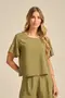 BLUSA BÁSICA VISCOSE ESTAMPADA COM BABADO NA MANGA