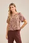 BLUSA BÁSICA VISCOSE ESTAMPADA COM BABADO NA MANGA
