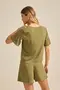 BLUSA BÁSICA VISCOSE ESTAMPADA COM BABADO NA MANGA