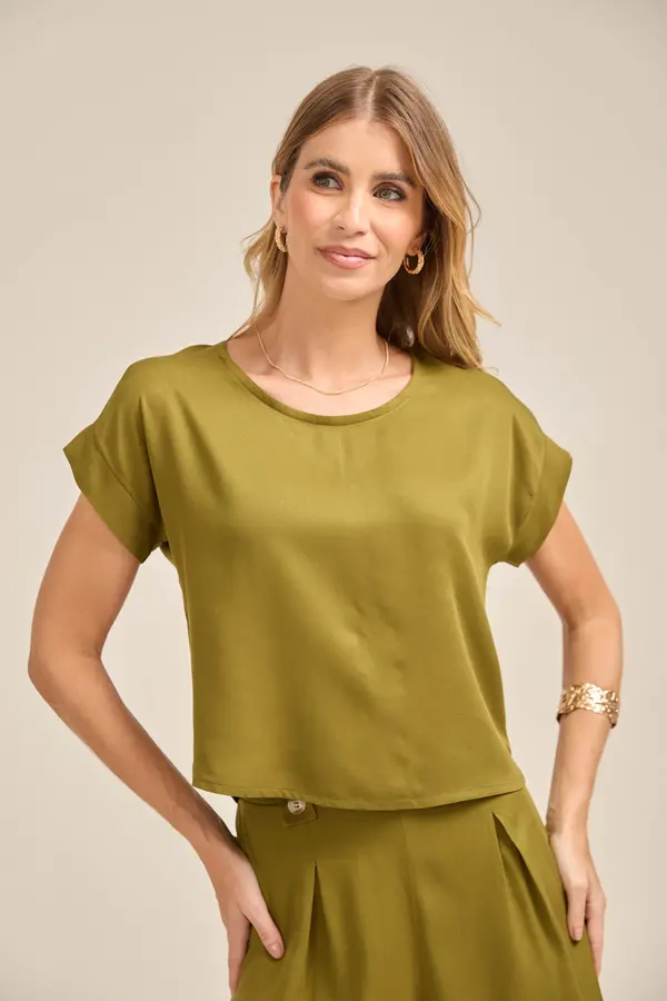 BLUSA BÁSICA EM TWILL COM RECORTE NA MANGA