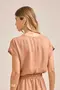BLUSA BÁSICA EM TWILL COM RECORTE NA MANGA