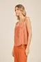 BLUSA VISCOSE ESTAMPADA COM ALÇA LARGA E RECORTE NO DECOTE