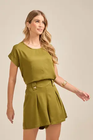 SHORT EM TWILL COM MARTINGALE E BOTÕES VERDE OLIVA  P