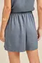 SHORT EM TWILL COM MARTINGALE E BOTÕES