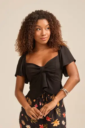 BLUSA DECOTE LAÇO PRETO P