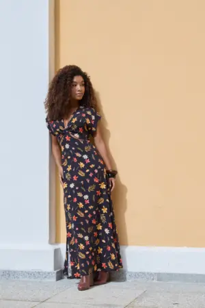 VESTIDO LONGO COM DECOTE BOSQUE ENCANTADO PRETO P