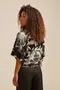 BLUSA COM DETALHE EM VIVO