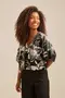 BLUSA COM DETALHE EM VIVO