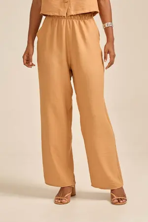 CALÇA BÁSICA EM WOVEN CREPE STONE COM BOLSO MEL M